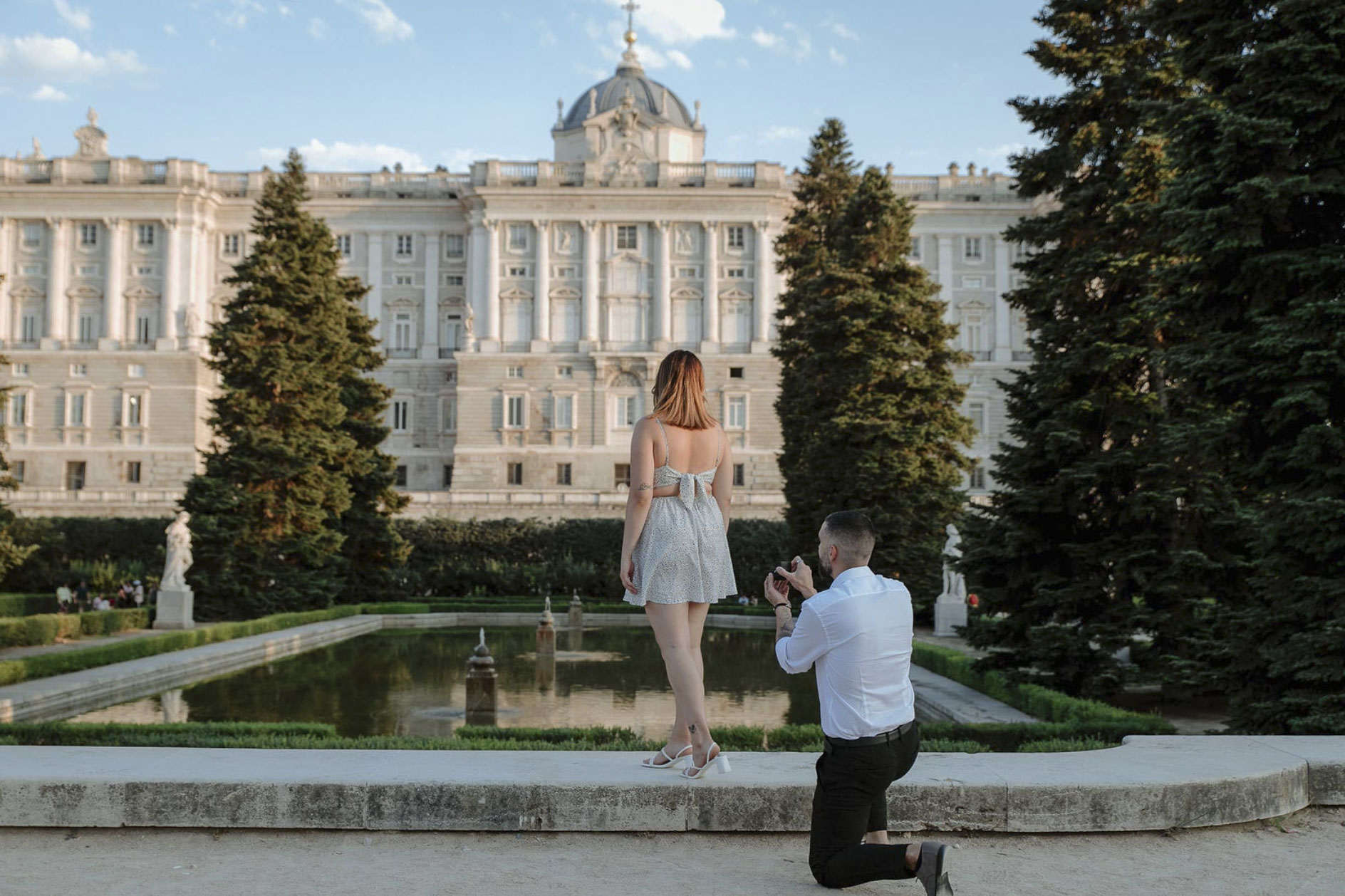 royal palace engagement photoshoot in madrid